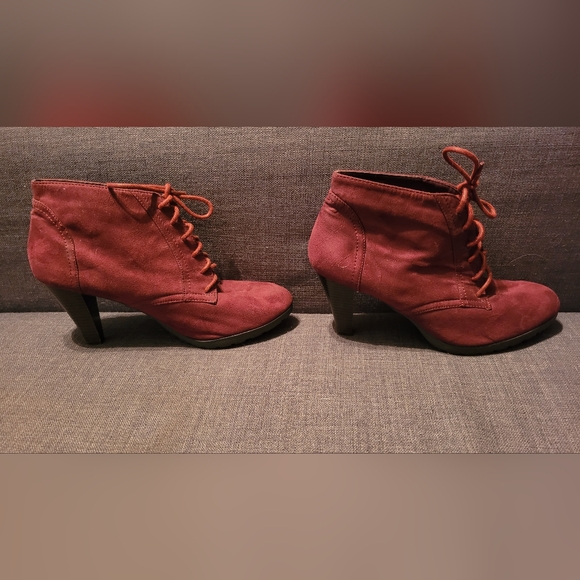 Boots - Picture 4 of 7